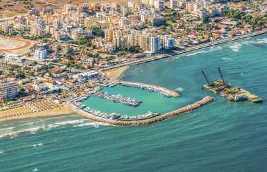 Wycieczka fakultatywna, Z Pafos w kierunku Ayia Napa Marathon z Lefkarą, odrobiną wina i oliwy